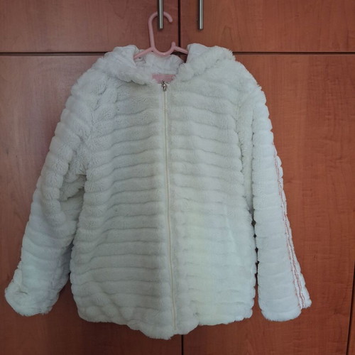 Girls' fur jacket with pink details and hood