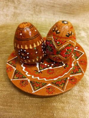 Wooden eggs and plate set with pyrography used