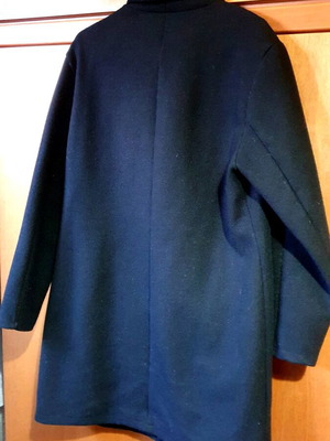 Black coat like new, comfortable fit size L