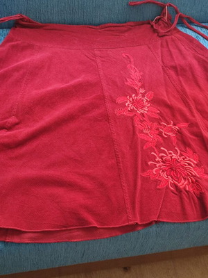 Midi skirt burgundy with embroidery like new, size M/L