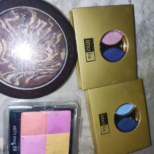 Set of branded eyeshadows used, complete package