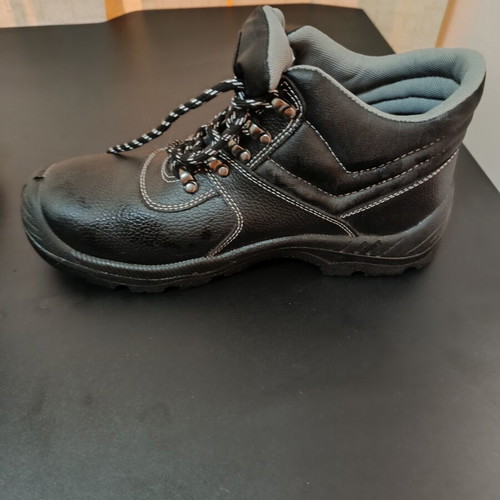 Strada work boot new, size 44, black