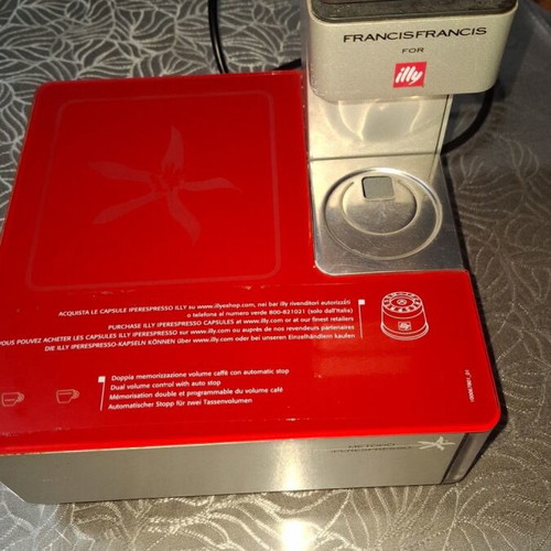 Illy Francis Francis Y1.1 iperEspresso coffee machine like new, red/silver