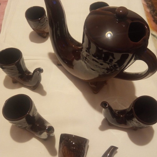 Ceramic pitcher set with 6 cups, brown glossy finish, like new