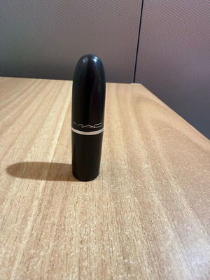 Mac Lipstick in Heroine shade like new
