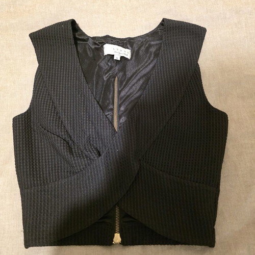 Lynne top black like new, size S