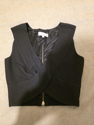 Lynne top black like new, size S