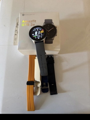 Amazfit GTR 2e smartwatch with 3 extra straps, box and charger