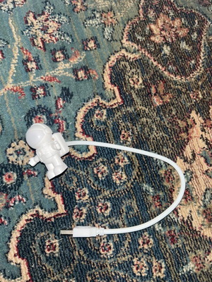 Astronaut-shaped light with USB new for desk use