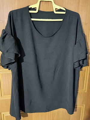 Black blouse with ruffled sleeves XL like new