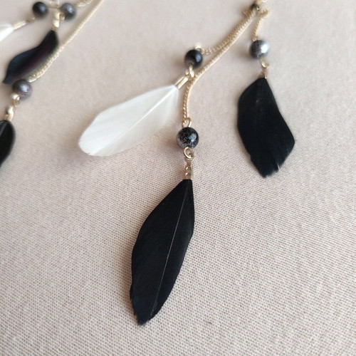 Boho feather dangle earrings like new, black and white