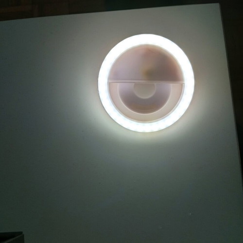 Ring light for mobile like new with clip and 2 lighting levels