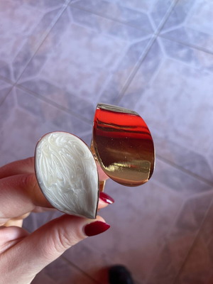 Gold and white bracelet new, opens and closes