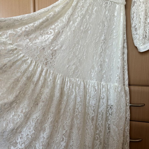Mat long lace dress new with tag, size M/L, cream shade