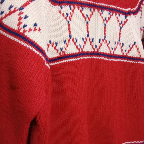 Vintage pullover like new, red with patterns, size M