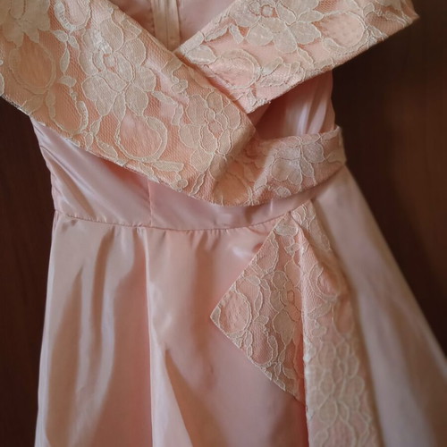 Formal dress like new, size M, pink taffeta with lace details