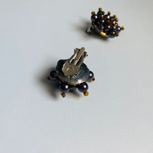Vintage earrings used, clip-on, metallic black