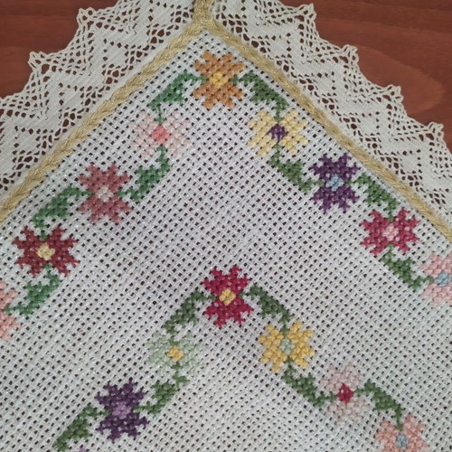 Embroidered handmade tablecloth 61x61 cm like new
