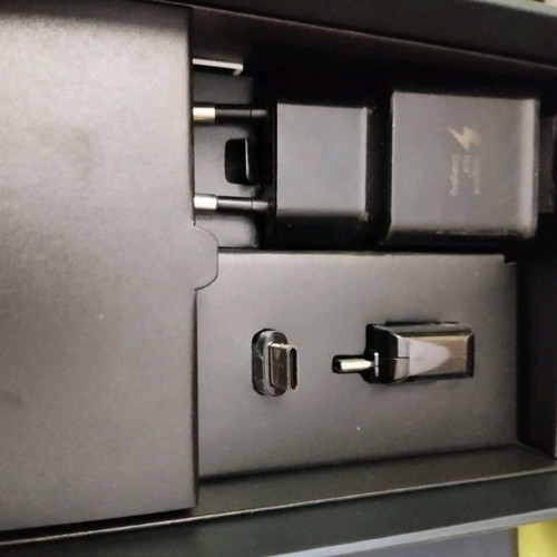 Samsung Galaxy S9 Plus like new, complete with box and genuine charger