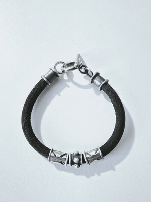 Leather bracelet with silver-plated details 20 cm like new