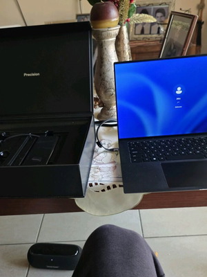 Dell Precision 5570 i7-12800H 15,6" φορητός υπολογιστής μεταχειρισμένος, 16GB DDR5, 2TB SSD