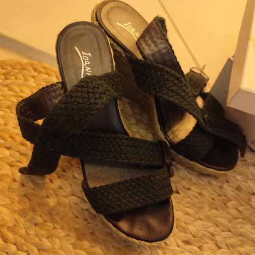 Ioannis platform espadrille sandals size 40 like new, black