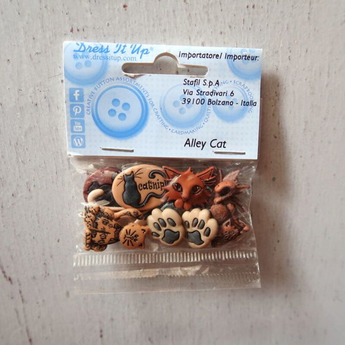 Buttons with cat designs, pack of 9, new