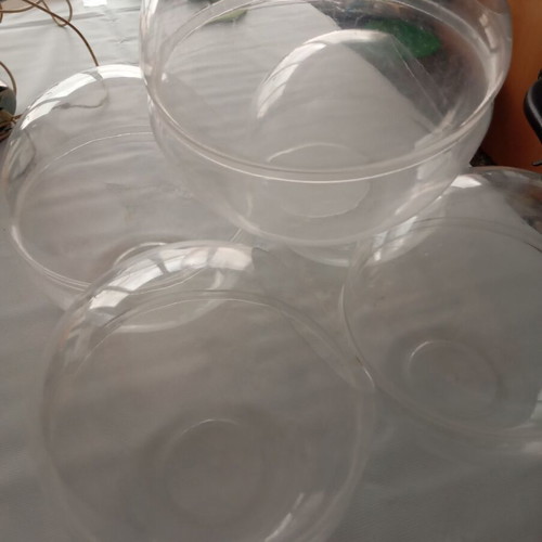 Pressed transparent acrylic bowls like new, pack of 5