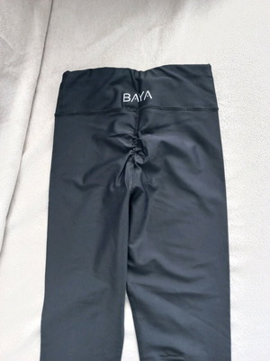 BAYA women's leggings black like new