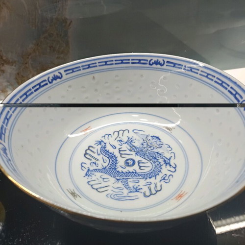 Dragon design bowl like new, decorative and functional, 20 cm