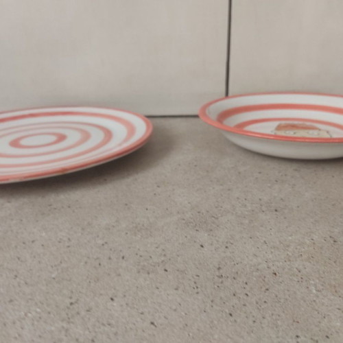 Dish set used, 3 ceramic plates diameter 35, 26, 22 cm