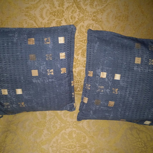 Three-seater sofa like new, blue with square patterns