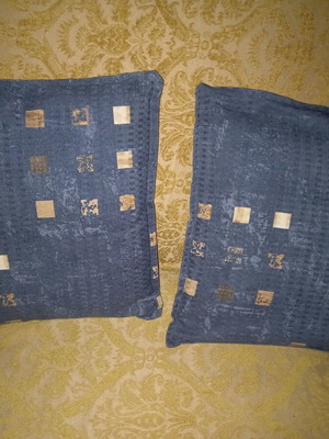 Three-seater sofa like new, blue with square patterns
