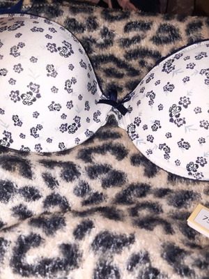 Σουτιέν 75C καινούργιο λευκό με μπλε ανθάκια