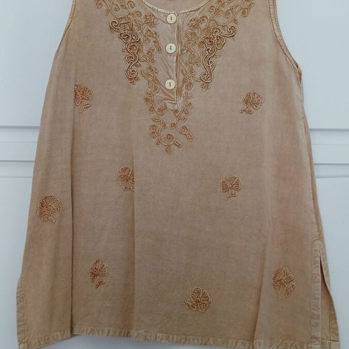 Eif sleeveless top beige embroidered size M like new