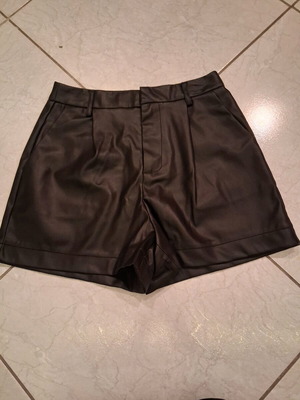 DKNY leather shorts new, black, size M