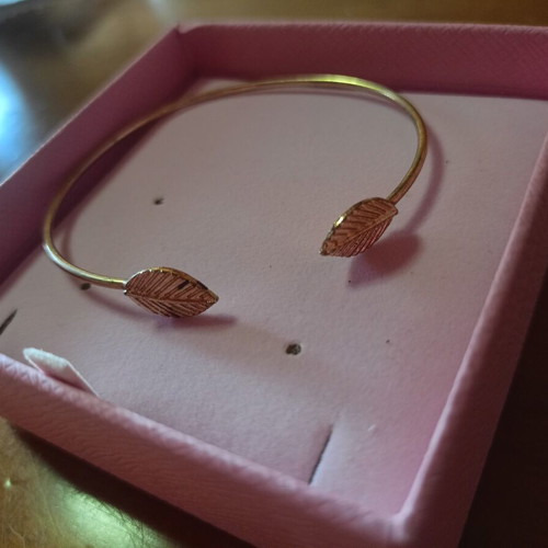 Adjustable bracelet used, gold tone