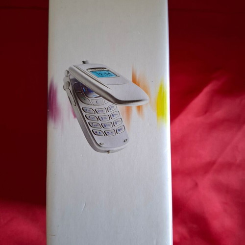 Samsung SGH-S500 collectible used packaging with spare gray battery