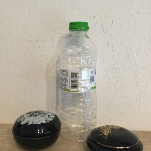 Small porcelain jewelry boxes like new, black