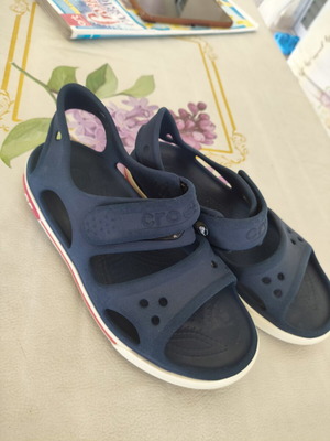 Crocs kids sandals size 13 like new, blue