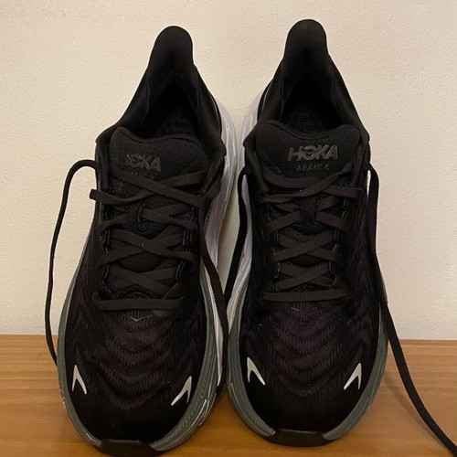 Hoka Arahi 6 Wide running shoes, size 39 1/3, black and white