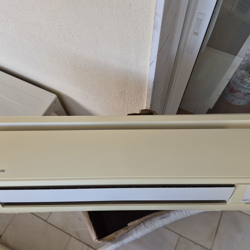 Daikin Inverter RX25J3V1B air conditioner like new, 9000 BTU