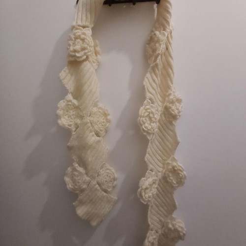 Scarf warm classic design like new, beige