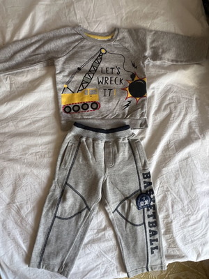 Boys' Grey Tracksuit Set used, age 2-3 years