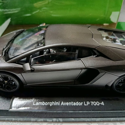 Welly Lamborghini Aventador LP 700-4 1/18 new in box