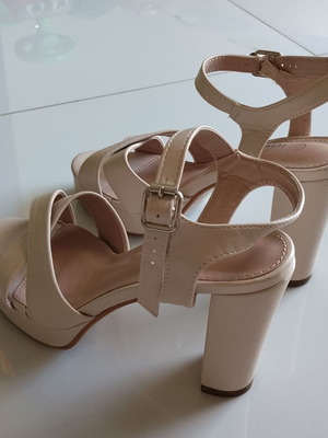 Beige high-heeled sandals size 37 like new, 10cm heel