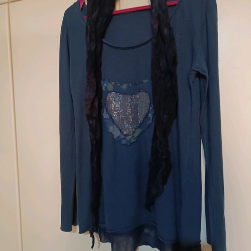 Blouse with detachable scarf and sequin heart like new, blue