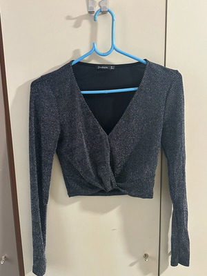 Stradivarius crop top like new, black and silver, size S