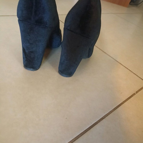 Black velvet pumps size 38 used with thick heel