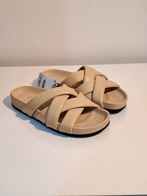 Zara leather sandals with quilted straps beige, new, size 36